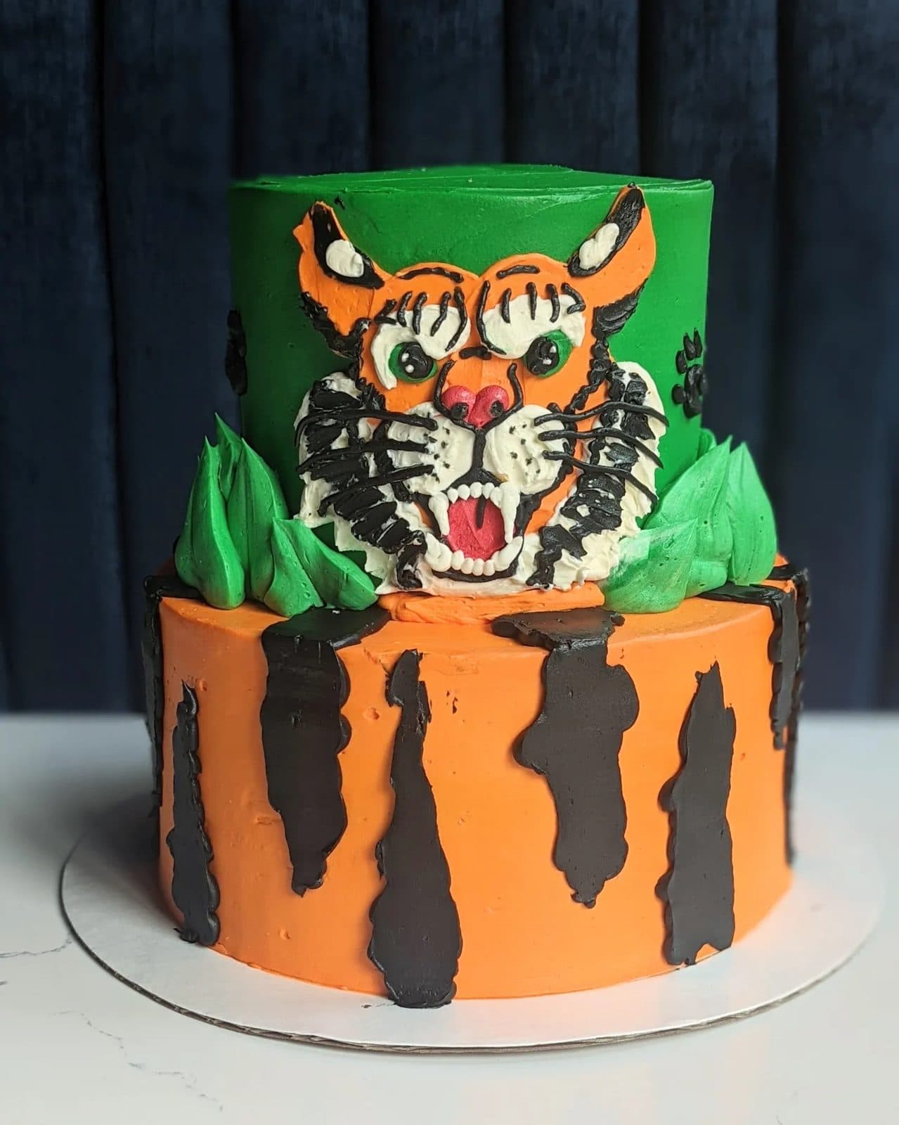 Another view of the buttercream tiger on the striped cake.